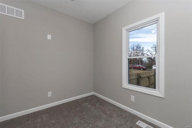 Building Photo - Fantastic 3bd/1.5ba home! Coming soon!