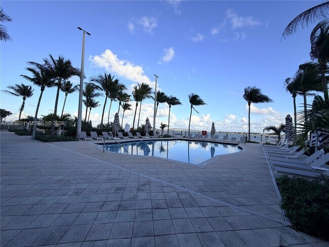 Building Photo - 2101 Brickell Ave