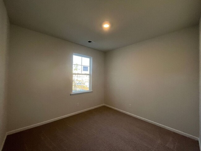 Building Photo - 149 Holloway Hill