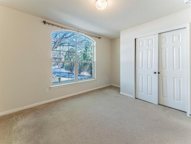 Building Photo - 11909 Timber Heights Dr