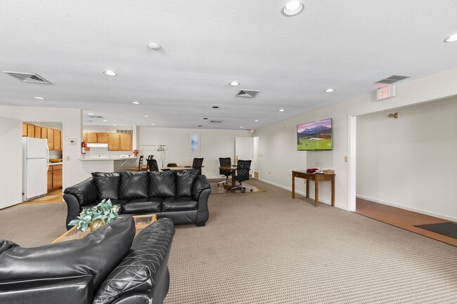Building Photo - 1610 White Cedar Blvd