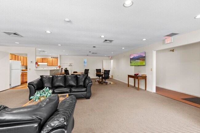 Building Photo - 702 White Cedar Blvd