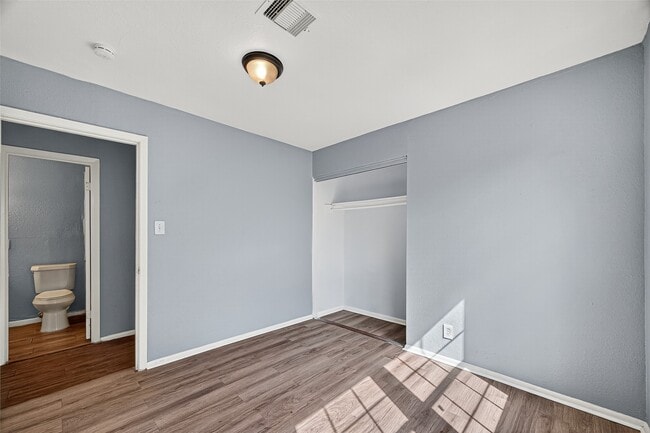 Building Photo - 10106 Sierra Dr