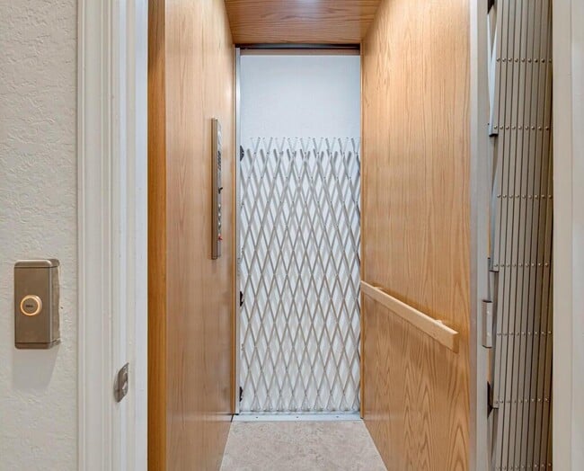 Building Photo - 9773 Bowline Dr