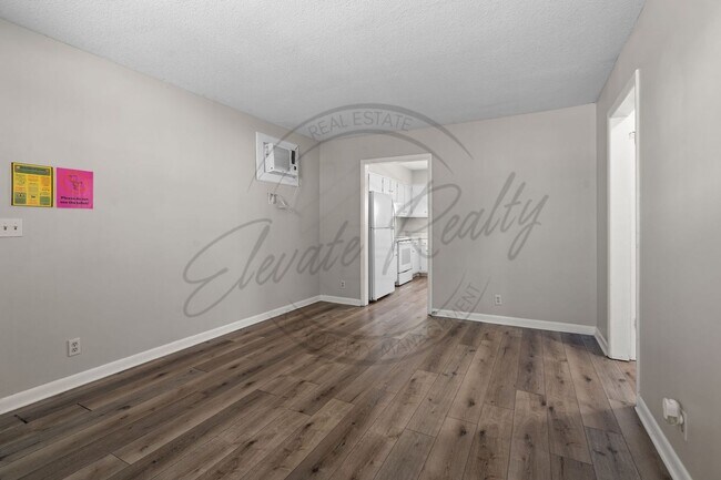 Building Photo - On Special: Two Bedroom Duplex in Hermitage!