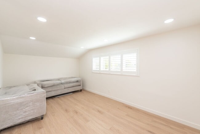 Building Photo - Completely renovated!  Premium location 4 ...