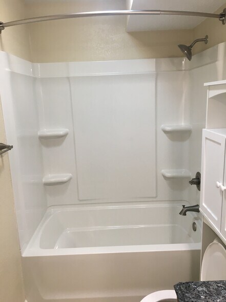 Building Photo - 2560 Lisa Dr