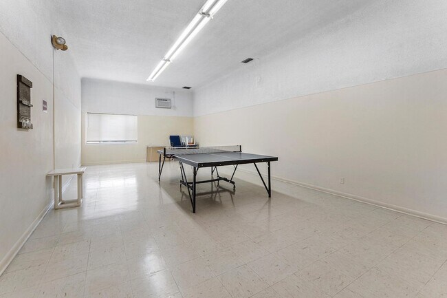 Building Photo - 3120 Lake Osborne Dr