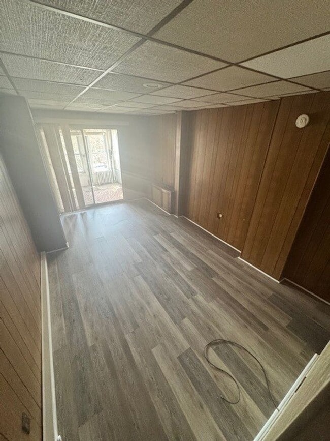 Building Photo - 4 bedroom 1 bathroom plus office