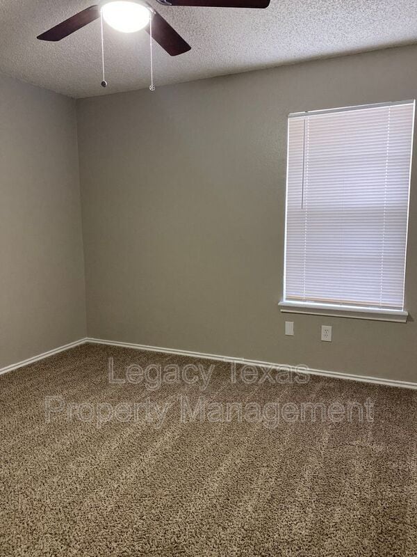 Building Photo - 1608 Sun Valley Dr