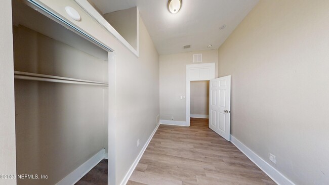 Building Photo - 2328 Moncrief Rd