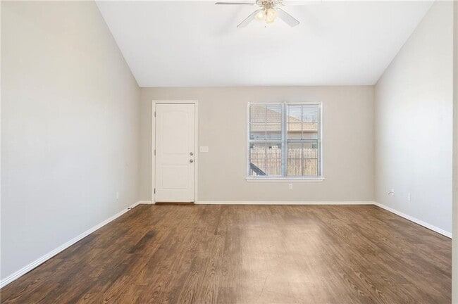 Building Photo - 103 Foxglove St