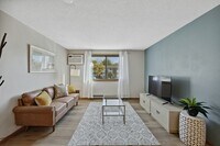 Building Photo - 902 Benton Dr