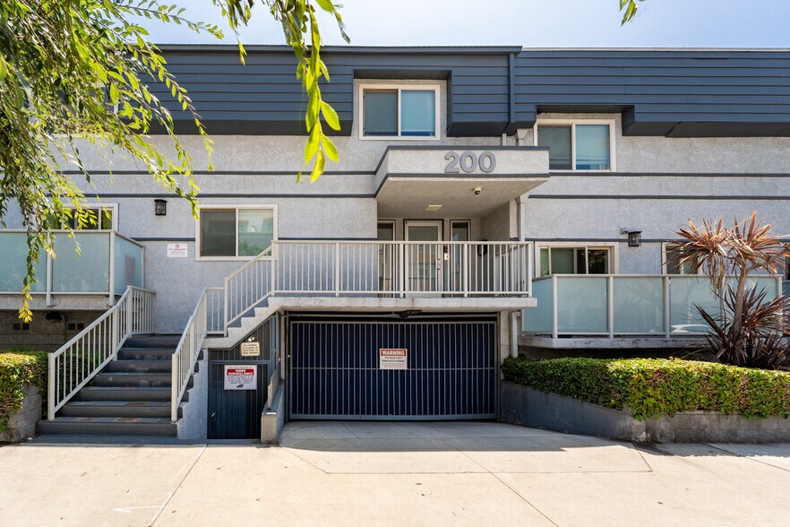 Building Photo - 200 Elm Ave