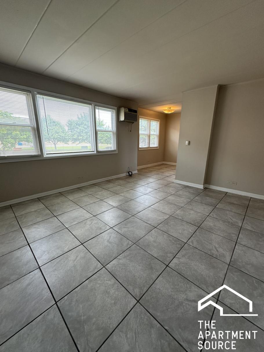 Building Photo - 9610 Ivanhoe Ave