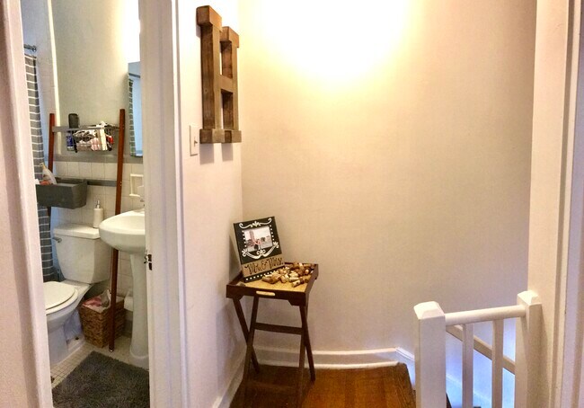 Building Photo - 1647 Valley Ave