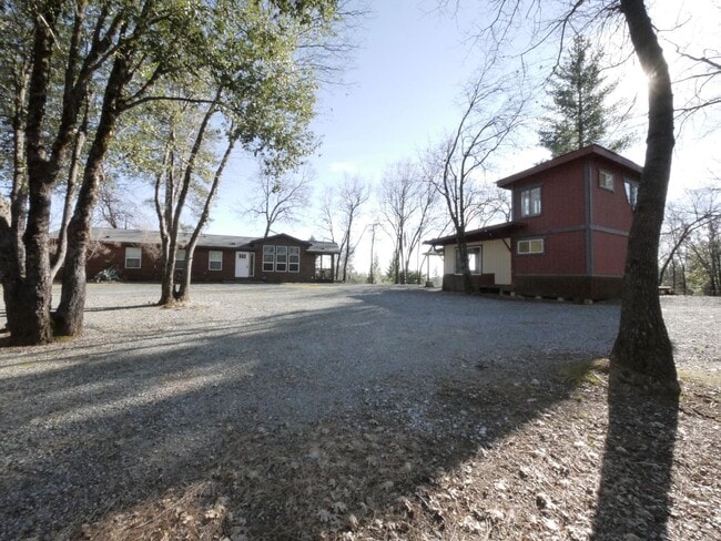 Building Photo - 916 Simpson Rd