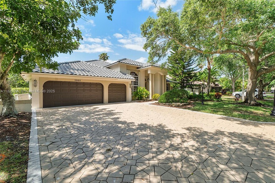 Building Photo - 5925 NW 97th Dr