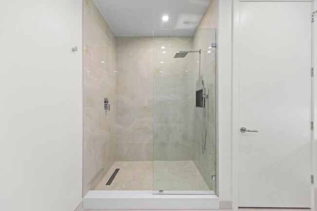 Building Photo - 220 Lake Shore Dr