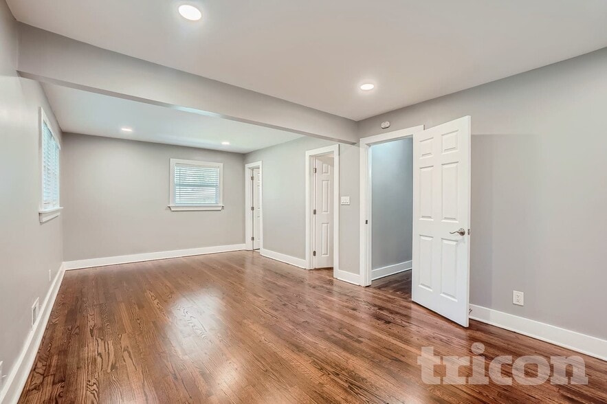 Building Photo - 2241 Wallingford Dr