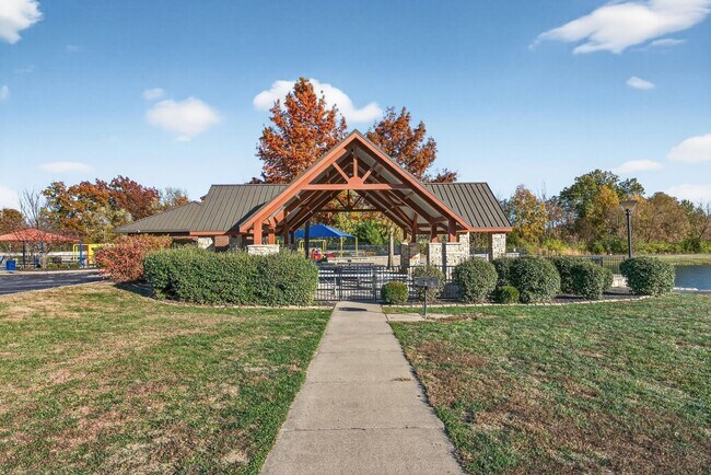 Building Photo - Spacious 3BR Townhome Across From Neighbor...