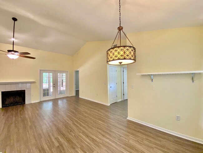 Building Photo - Charming 4BR Home in Haile Plantation with...