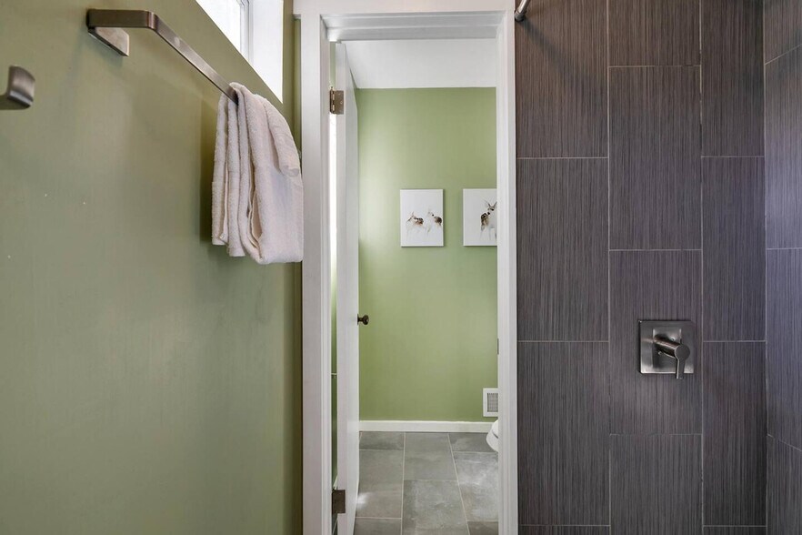 Building Photo - 3296 S Grape St