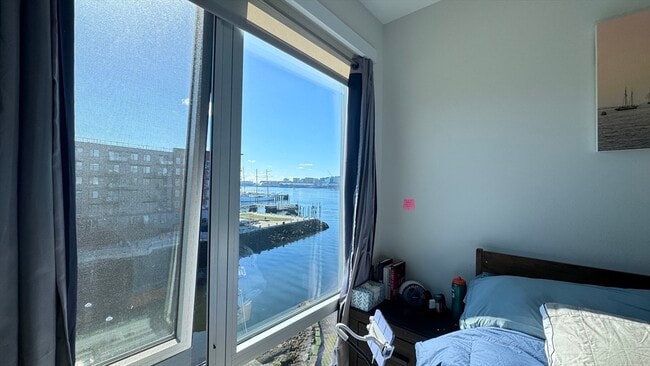 Building Photo - 65 Lewis St