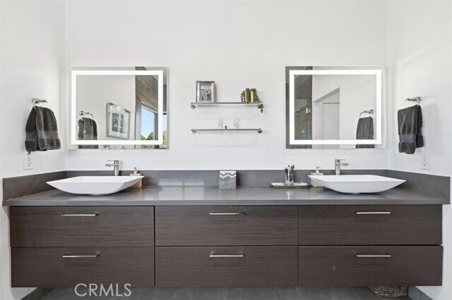 Building Photo - 5487 Blanco Way