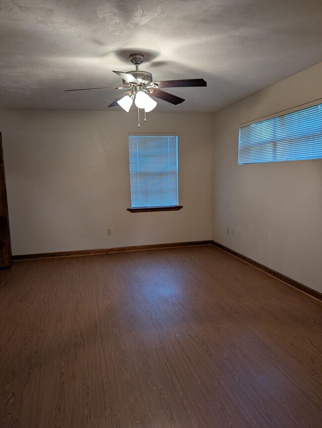 Building Photo - 8790-8793 Louvinia Way