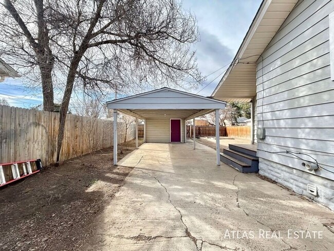 Building Photo - 1553 Ulster St