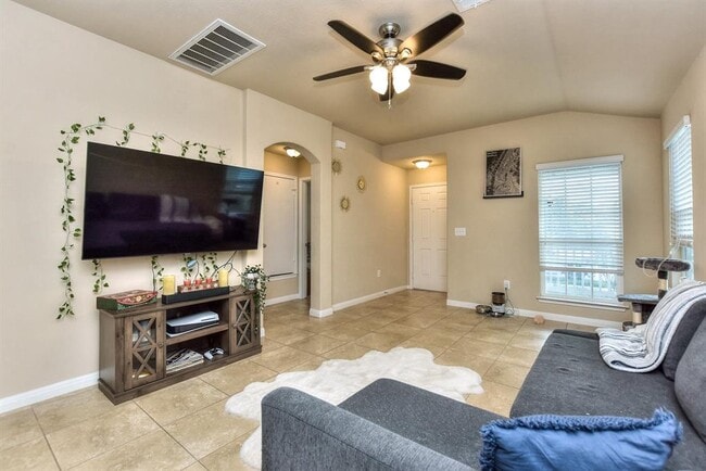 Building Photo - 404 Craters of the Moon Blvd