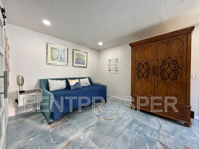 Building Photo - 628 Riverwoods Cir