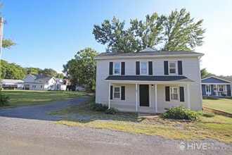 Building Photo - Fully Remodeled Home with Detached Garage ...