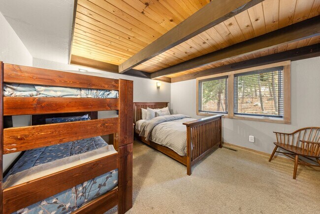 Building Photo - Alpine Meadows Winter Escape Ski Lease