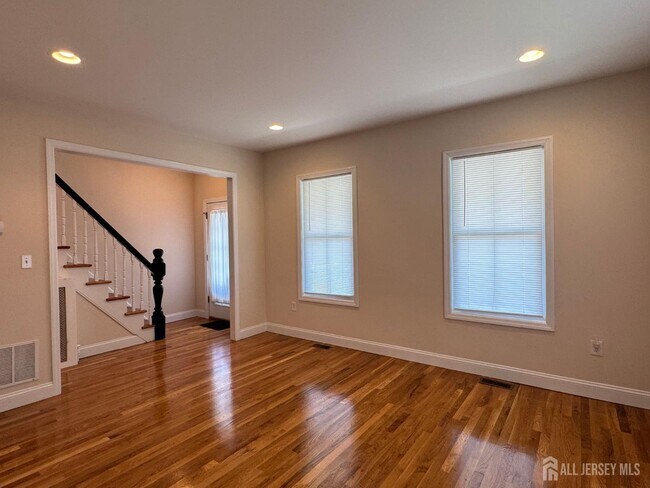 Building Photo - 150 George St