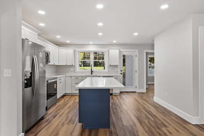 Building Photo - 18 Buttonwood Pl