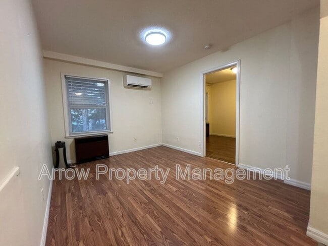 Building Photo - 411 7th St