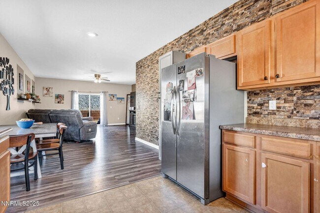 Building Photo - Great Location - Centrally Located - Quick...