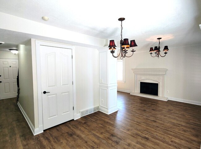 Building Photo - Beautiful 5 Bd 3.5 Ba Home w/Mother-In-Law...