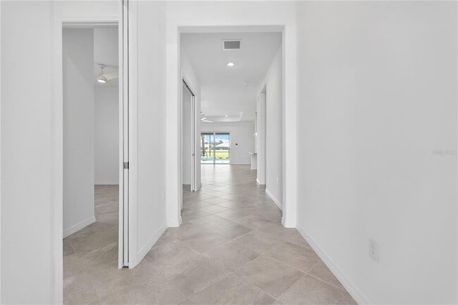 Building Photo - 15925 Sugar Hl Dr