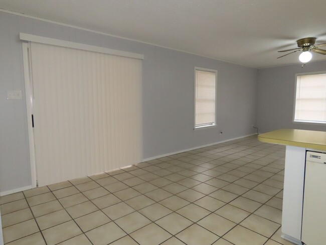 Building Photo - Charming 2 Bedroom, 1 Bath House in Whiteh...