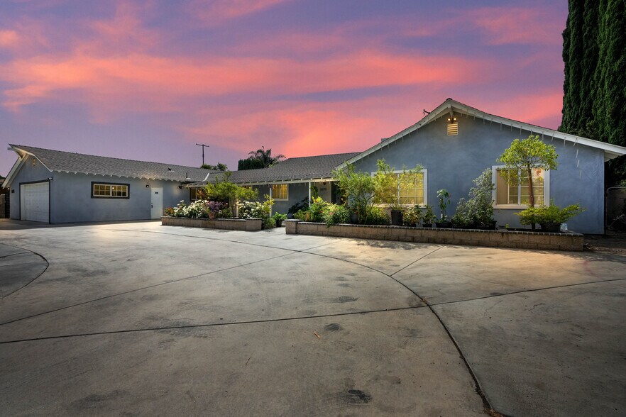 Building Photo - 1670 W Cerritos Ave