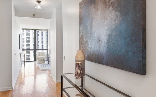 Building Photo - 1122 N Clark St