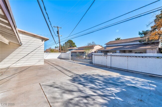 Building Photo - 1489 Santa Anita Dr