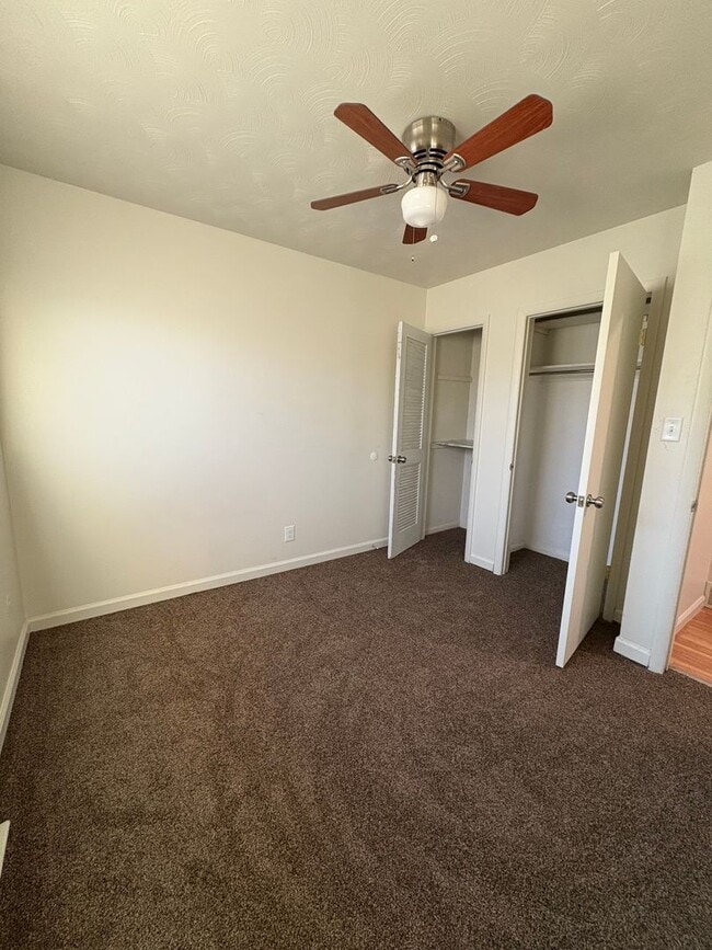 Building Photo - Charming 2-Bedroom Oasis with Spacious Front Yard!