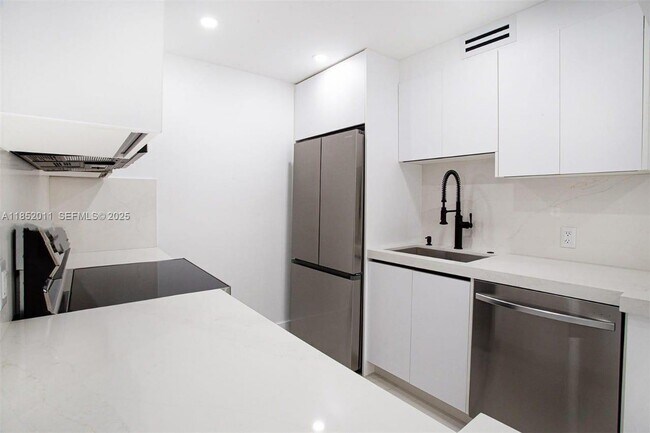 Building Photo - 13250 SW 7th Ct