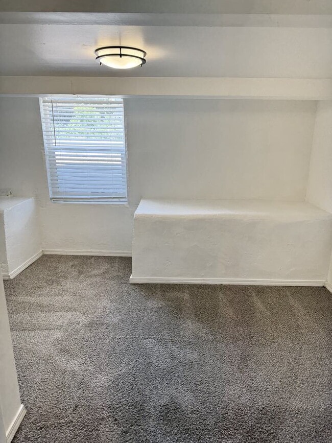 Building Photo - "Charming 2-Bed Apartment with ALL UTILITIES INCLUDED!! – Cozy Comfort Awaits!"