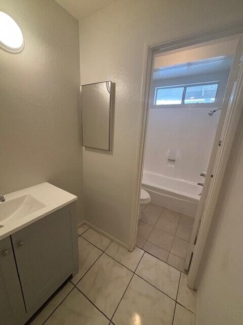 Building Photo - 1570 W Ramona Dr