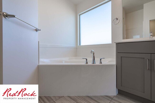 Building Photo - Incredible 3 Bedroom, 2 Bathroom Property ...